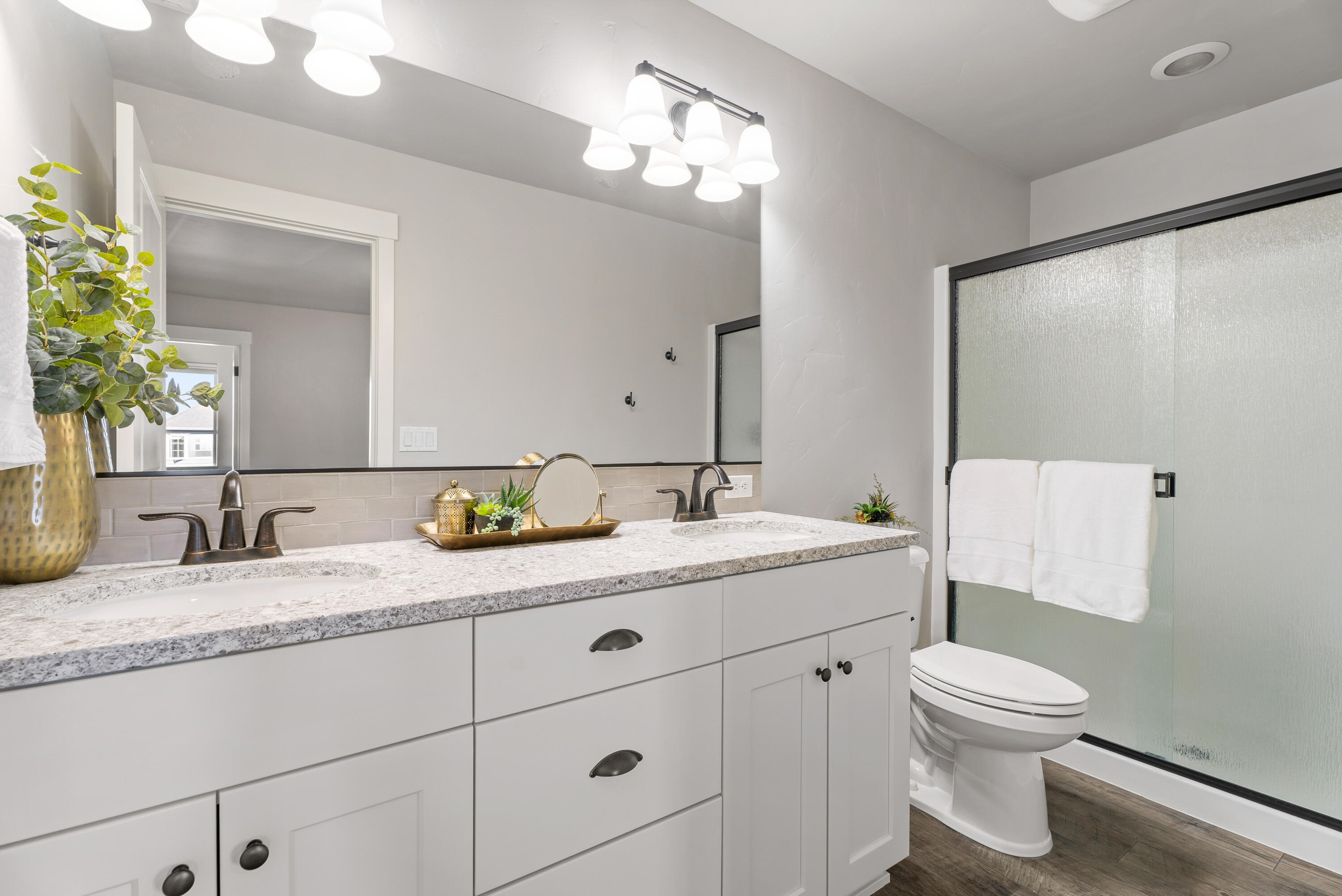 3455 Southwest 28th Street Redmond, OR 97756 - Photo 19 of 35 25-Bathroom