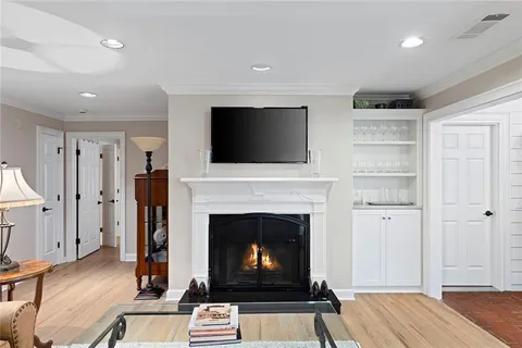 a view of an entryway with livingroom