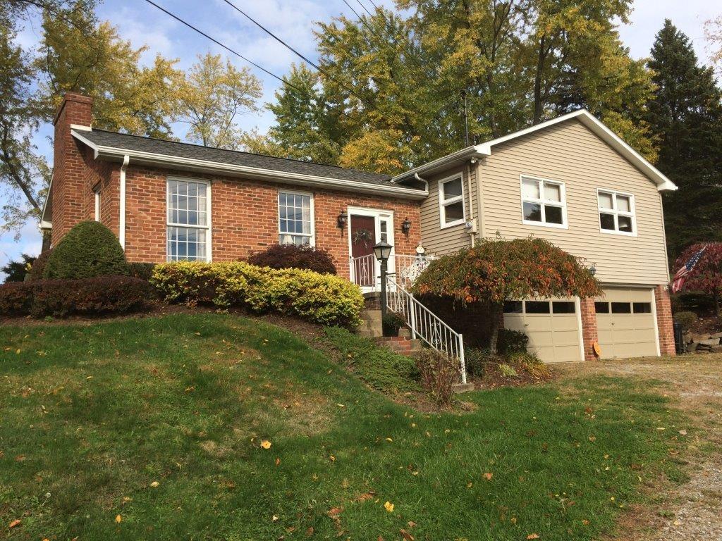 118 Shafer Road Coraopolis, PA 15108 - Photo 2 of 25 Front view angle showing close up of brick & vinyl.