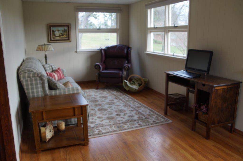 118 Shafer Road Coraopolis, PA 15108 - Photo 12 of 25 Family Room shows newly painted walls.