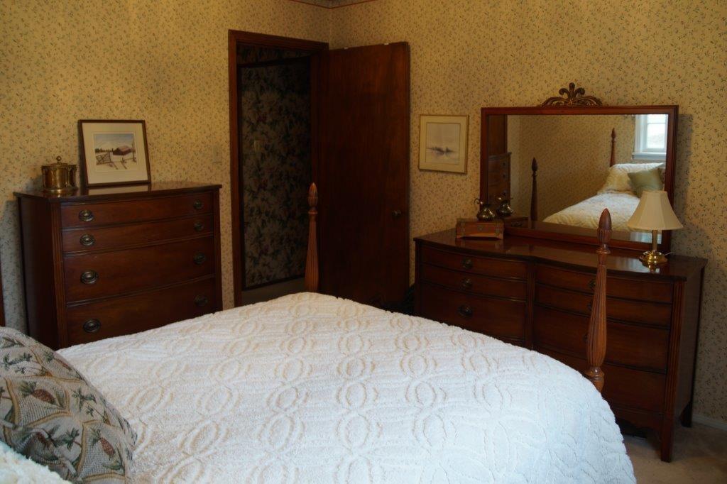 118 Shafer Road Coraopolis, PA 15108 - Photo 21 of 25 2nd Bedroom from another angle.