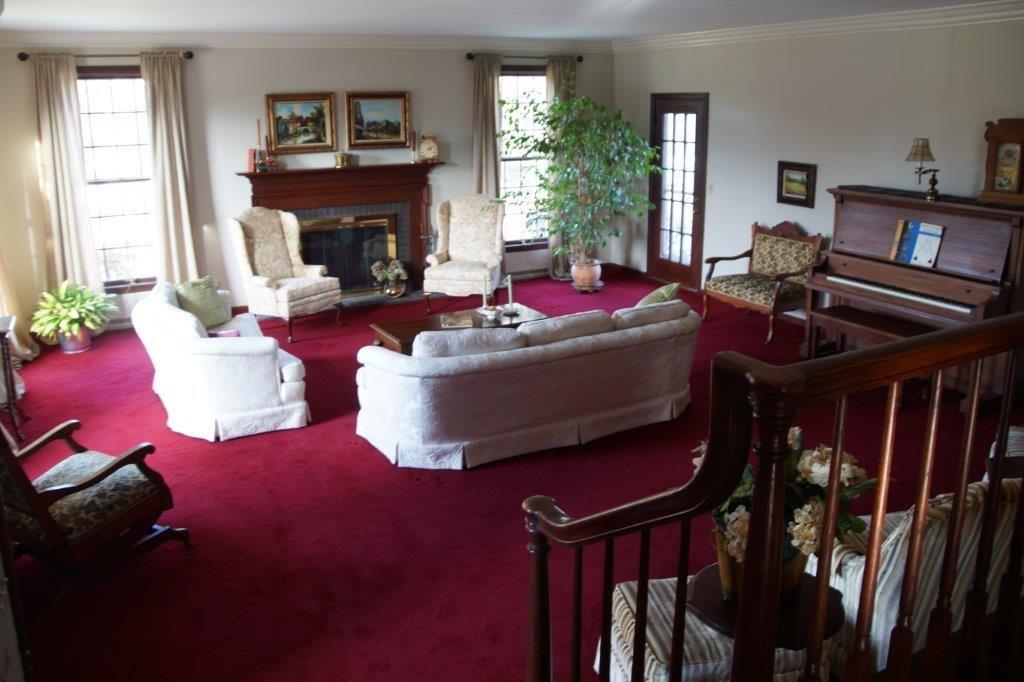 118 Shafer Road Coraopolis, PA 15108 - Photo 4 of 25 Living Rm addition with log burning Fireplace.