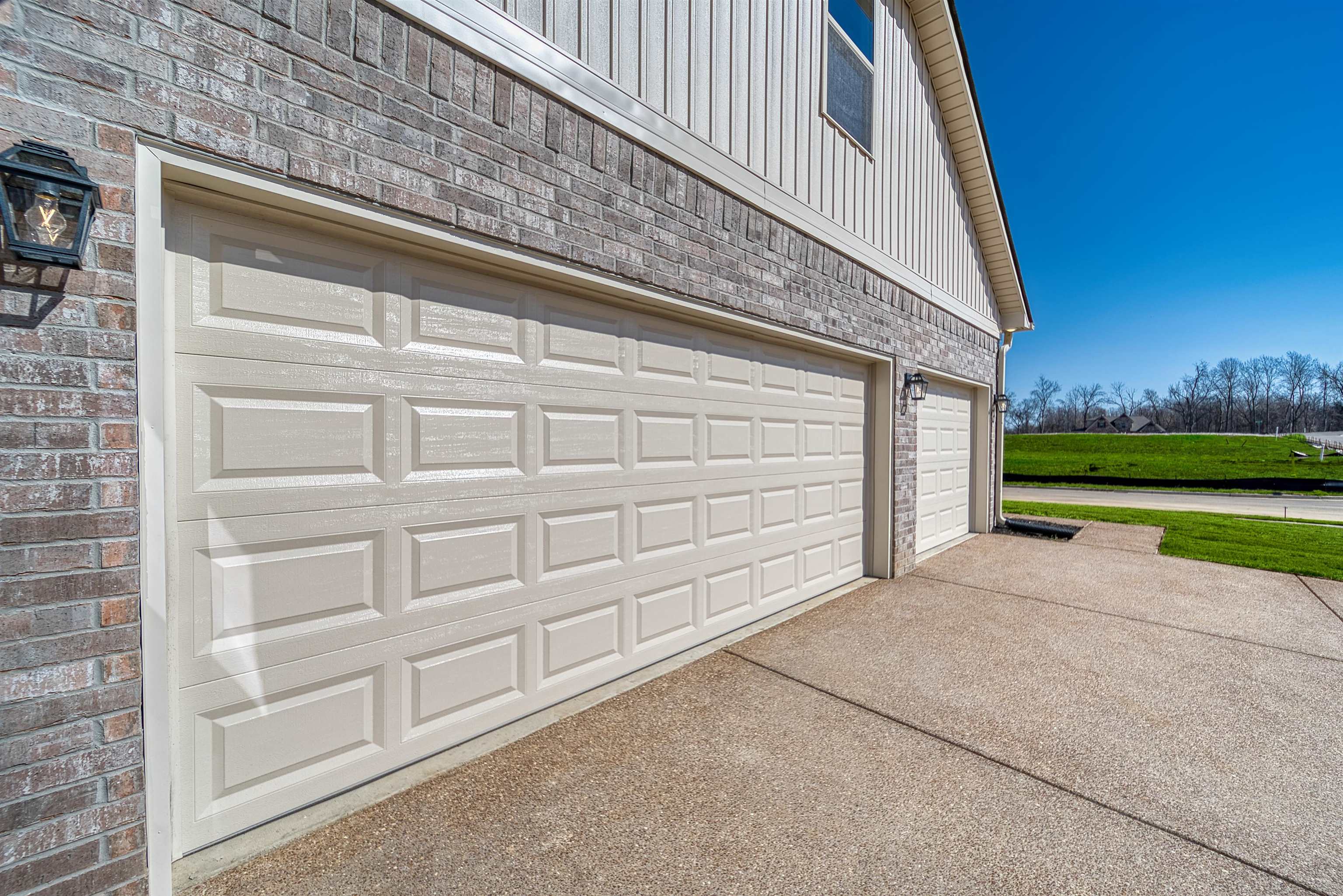 19 Columbia Way Atoka, TN 38004 - Photo 35 of 40 Garage featuring driveway