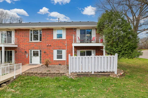 $128,000 | 6333 Alderwood Circle, Unit B, Woodbury, MN 55125