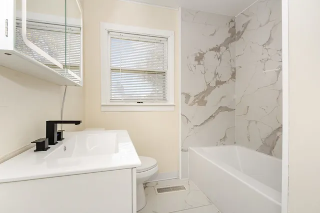 $270,000 | 116 South Hammes Avenue, Joliet, IL 60436