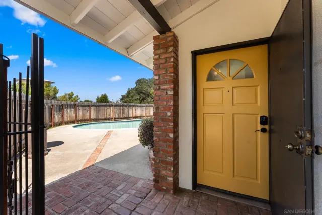 $999,900 | 909 Donnan Place, Vista, CA 92084