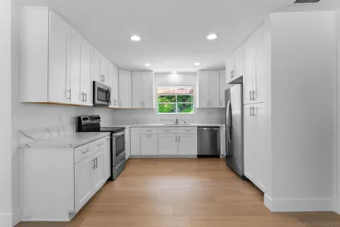 $999,900 | 909 Donnan Place, Vista, CA 92084