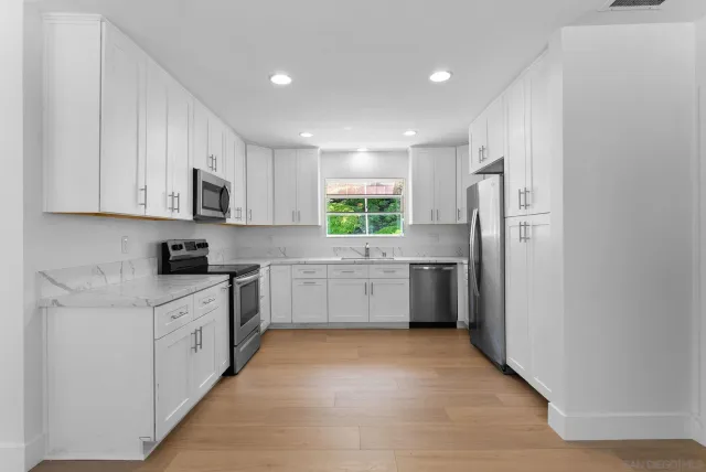 $999,900 | 909 Donnan Place, Vista, CA 92084