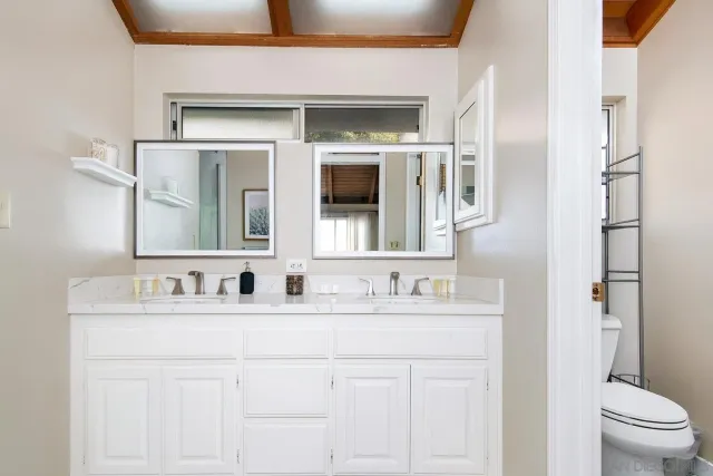 $999,900 | 909 Donnan Place, Vista, CA 92084