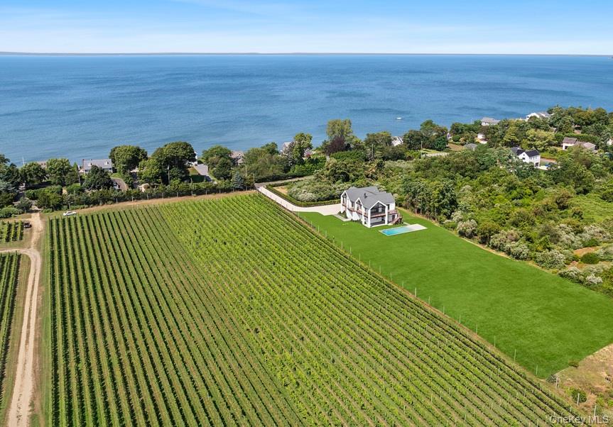 19620 Soundview Avenue Southold, NY 11971 - Photo 4 of 28