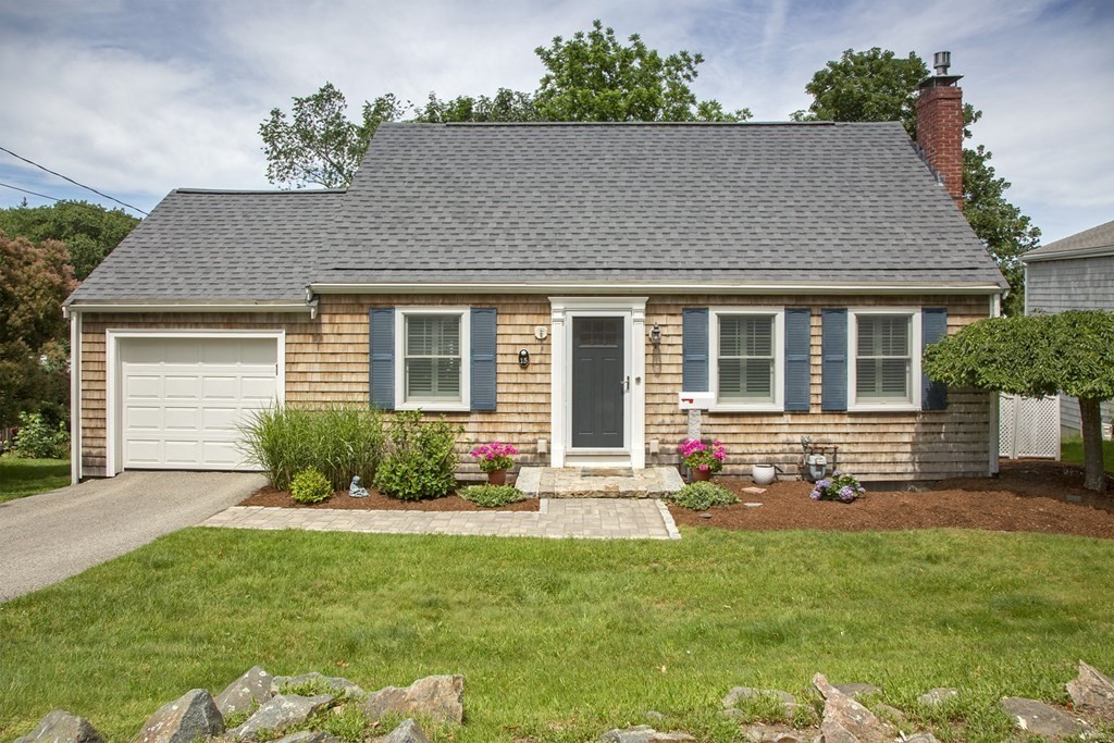 15 Governor Andrew Road Hingham, MA 02043 - Photo 1 of 30 Gallery Image 1