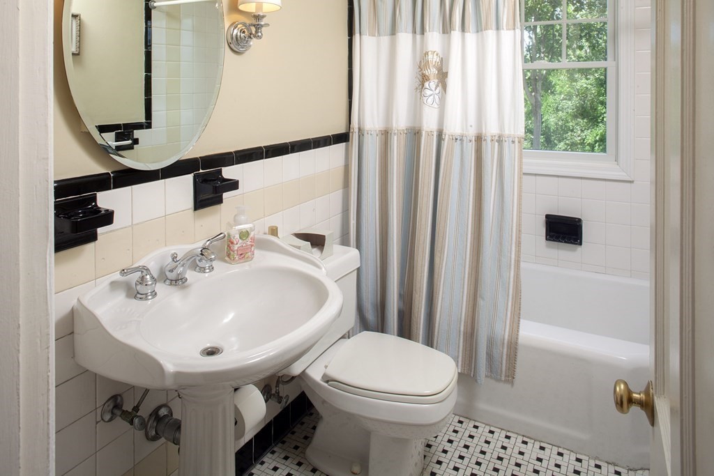 15 Governor Andrew Road Hingham, MA 02043 - Photo 17 of 30 Gallery Image 17