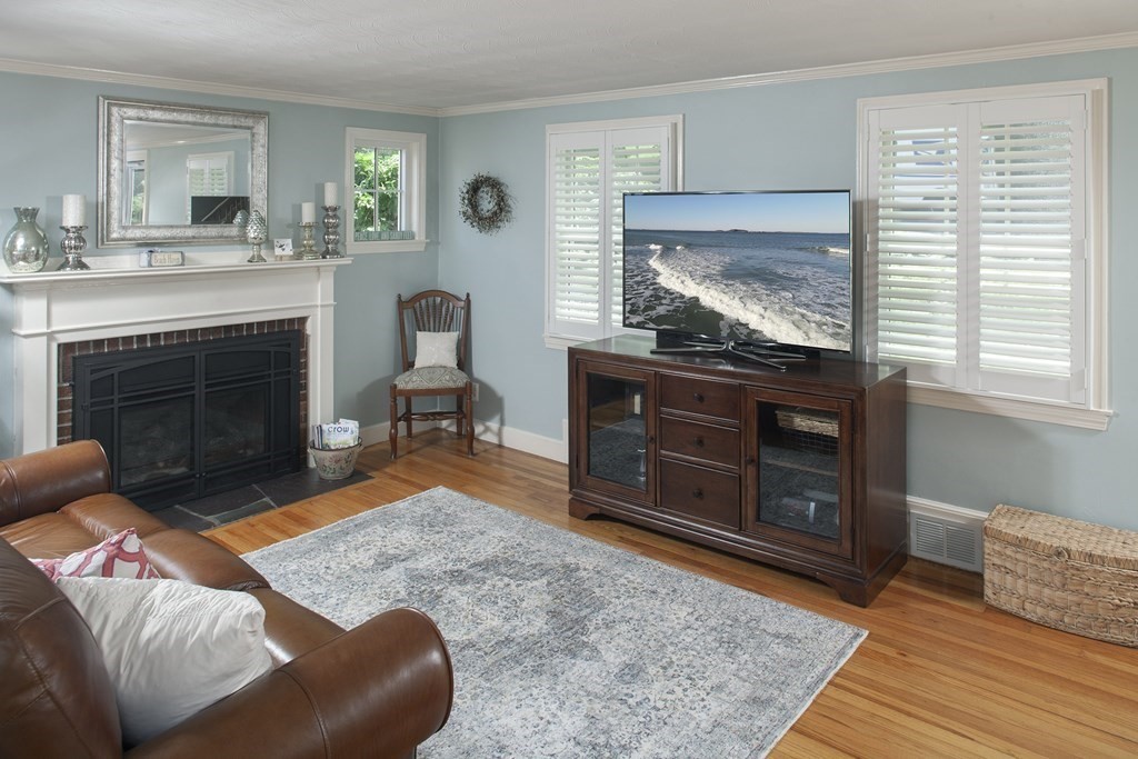 15 Governor Andrew Road Hingham, MA 02043 - Photo 3 of 30 Gallery Image 3