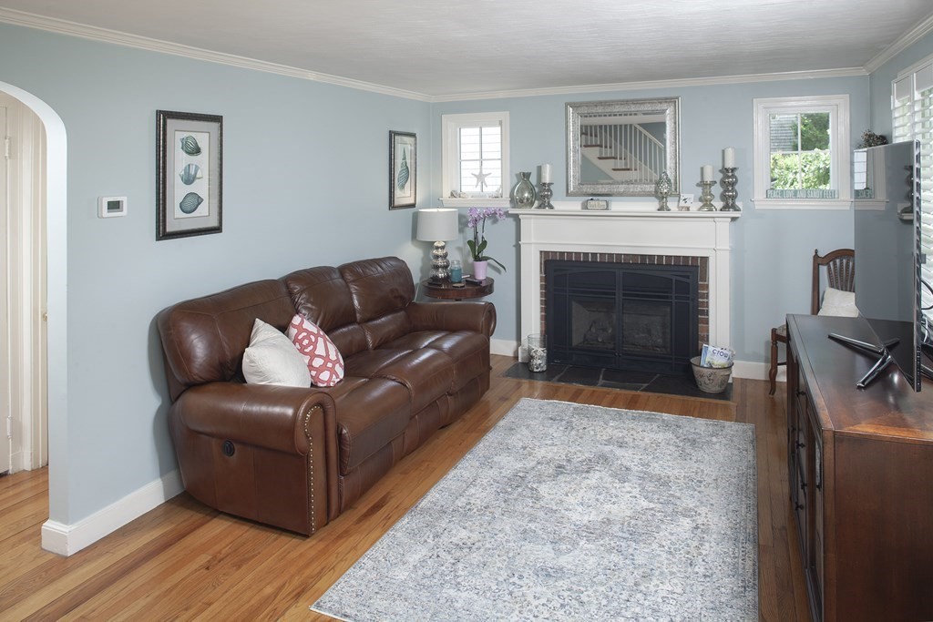 15 Governor Andrew Road Hingham, MA 02043 - Photo 4 of 30 Gallery Image 4