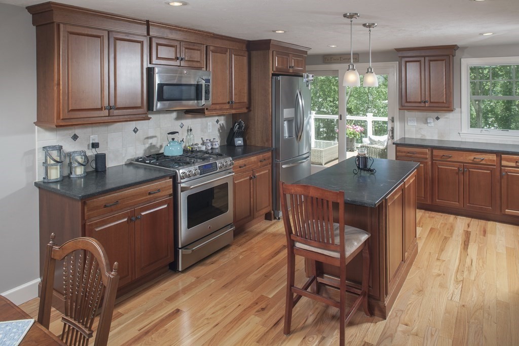 15 Governor Andrew Road Hingham, MA 02043 - Photo 7 of 30 Gallery Image 7