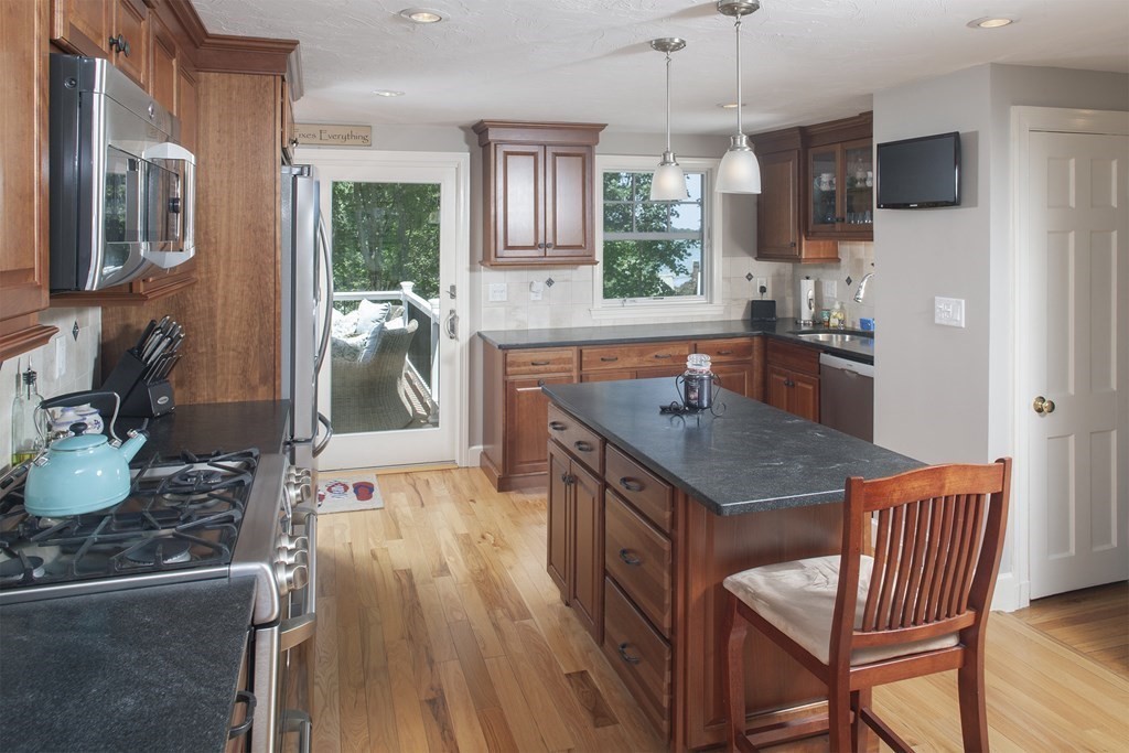 15 Governor Andrew Road Hingham, MA 02043 - Photo 8 of 30 Gallery Image 8