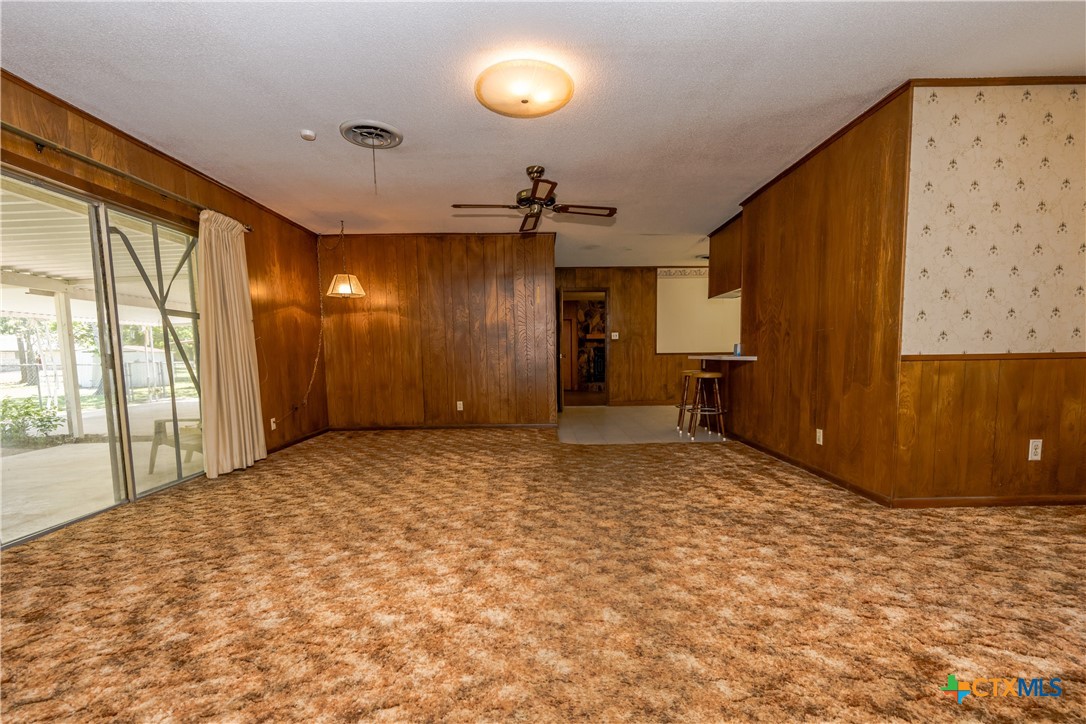 404 Rhodes Road Victoria, TX 77904 - Photo 13 of 36 a view of an empty room