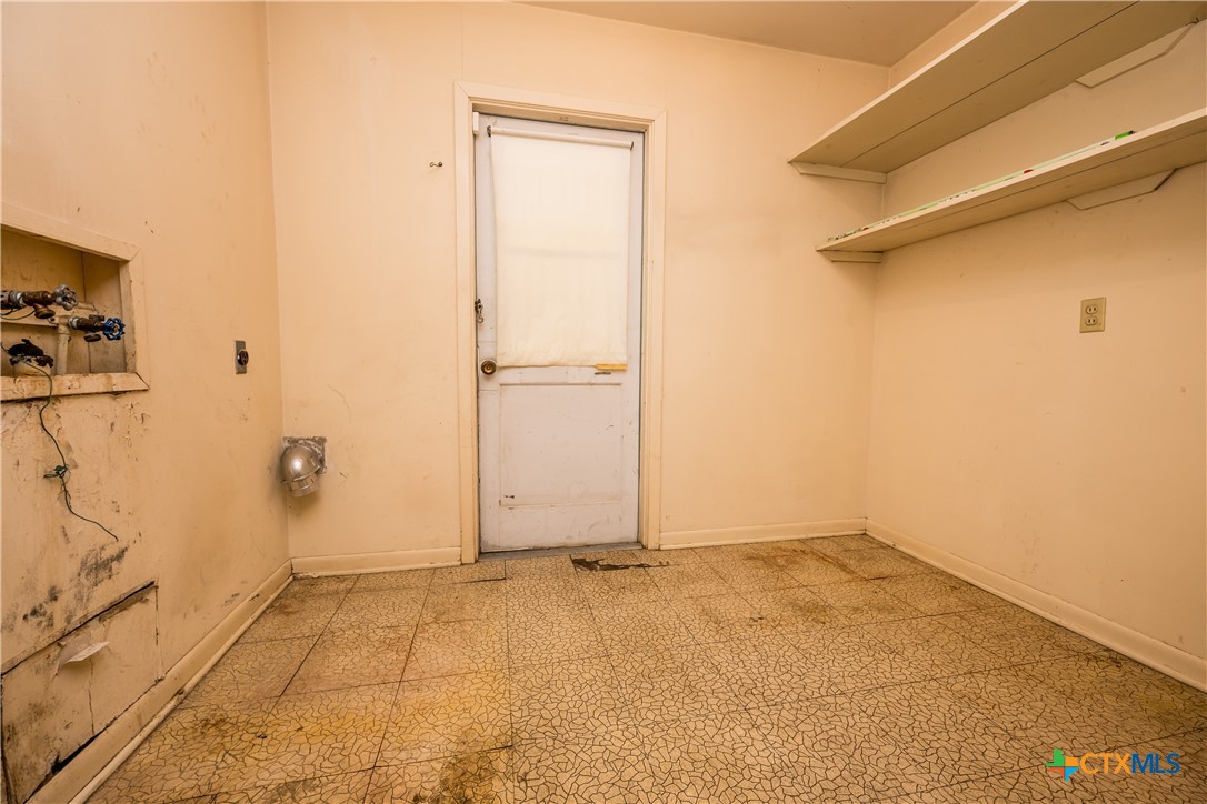 404 Rhodes Road Victoria, TX 77904 - Photo 19 of 36