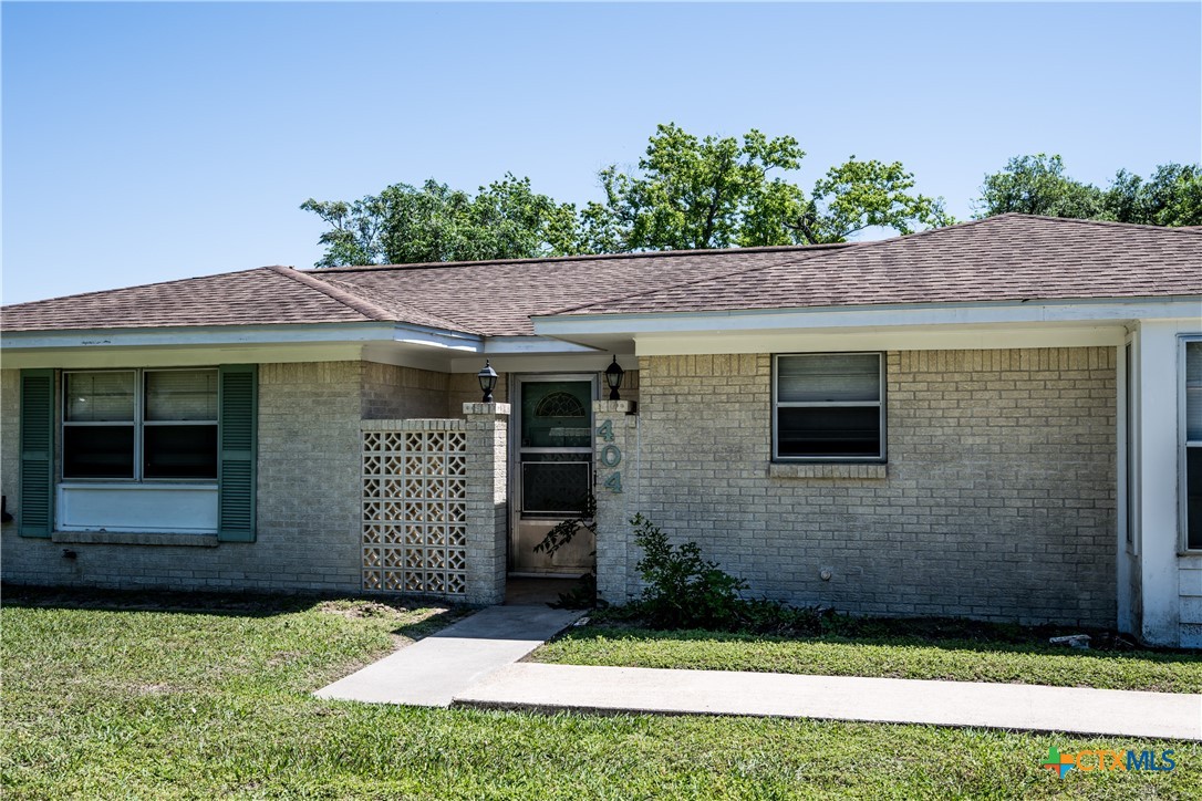 404 Rhodes Road Victoria, TX 77904 - Photo 2 of 36 a front view of a house with a garden