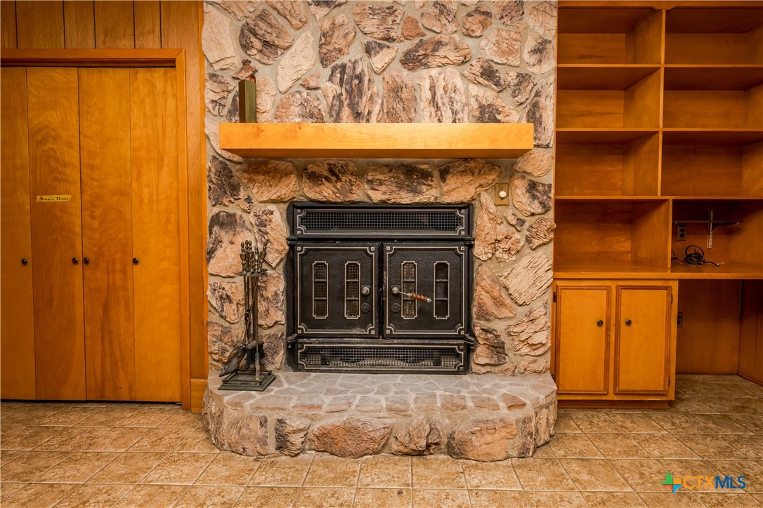 404 Rhodes Road Victoria, TX 77904 - Photo 25 of 36 a view of fireplace with a wooden floor