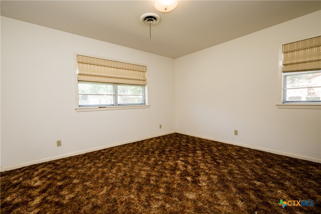 404 Rhodes Road Victoria, TX 77904 - Photo 29 of 36 an empty room with a window