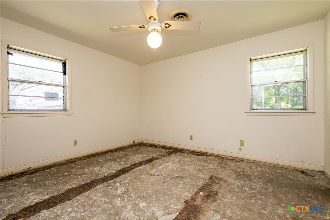 404 Rhodes Road Victoria, TX 77904 - Photo 34 of 36 a view of empty room with ceiling fan