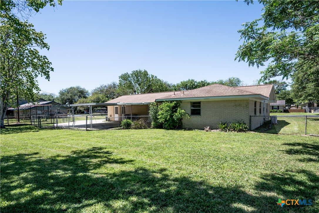404 Rhodes Road Victoria, TX 77904 - Photo 8 of 36 a view of a house with backyard