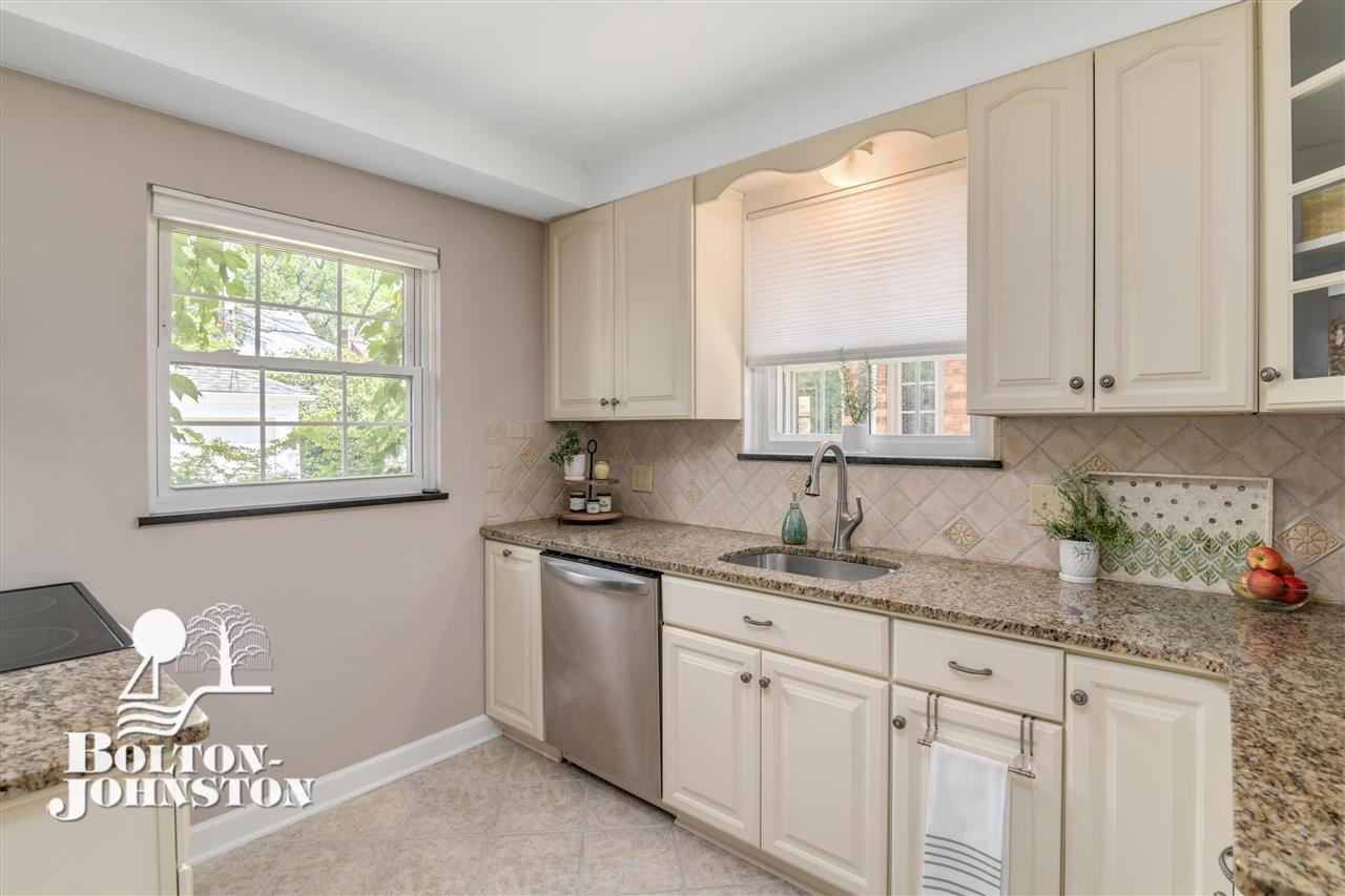 322 Fisher Road Grosse Pointe, MI 48230 - Photo 17 of 45 Kitchen