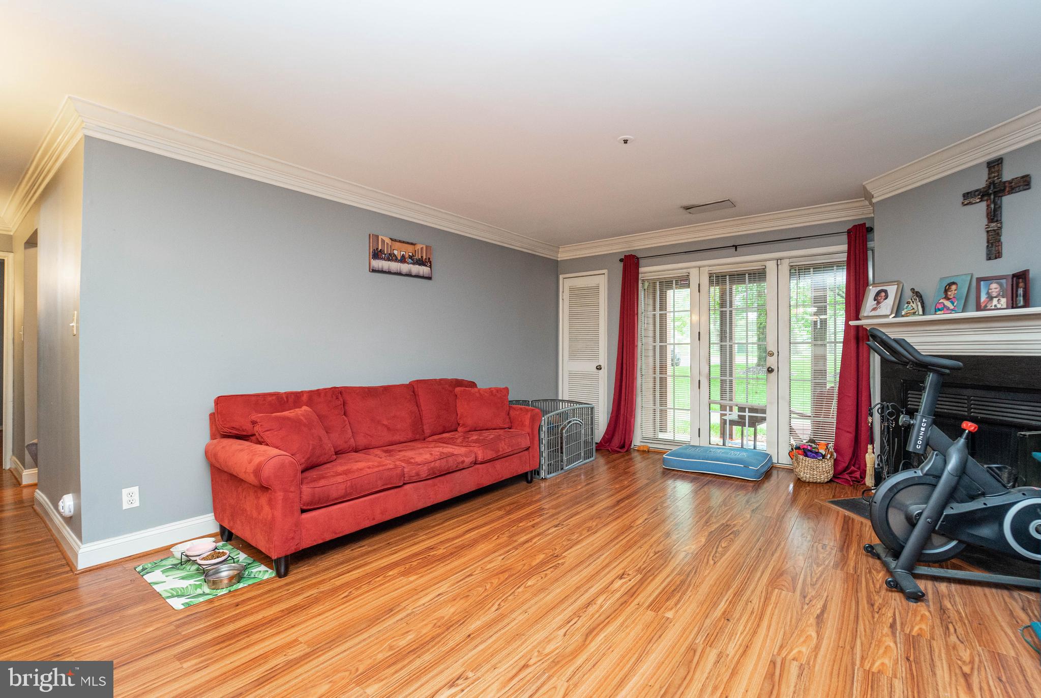 4926 Columbia Road, Unit 2 74 Columbia, MD 21044 - Photo 4 of 26 Living Room