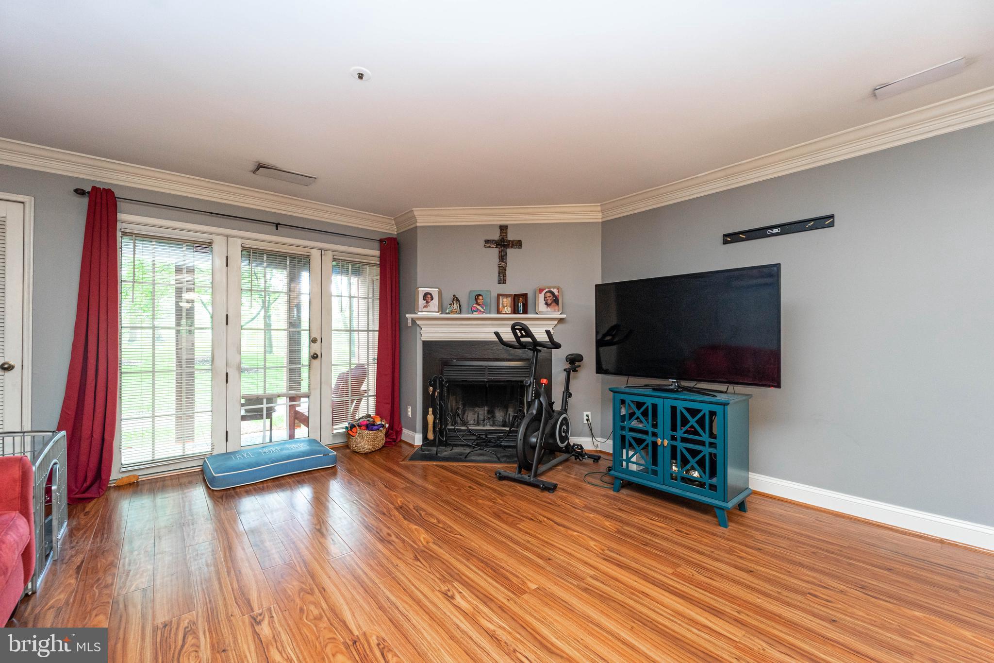 4926 Columbia Road, Unit 2 74 Columbia, MD 21044 - Photo 5 of 26 Living Room