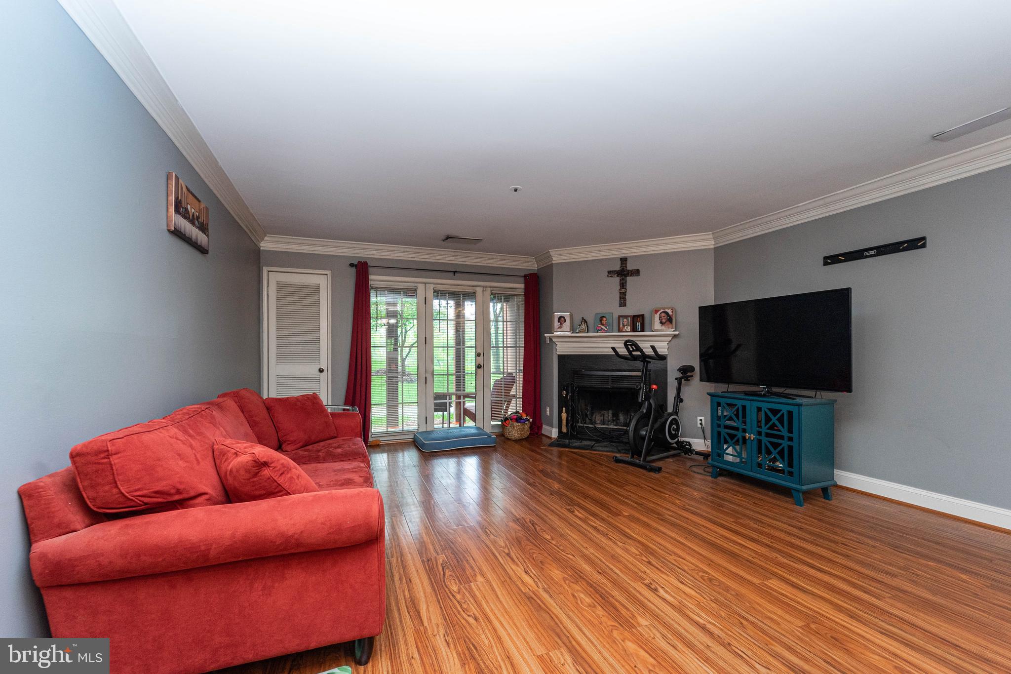4926 Columbia Road, Unit 2 74 Columbia, MD 21044 - Photo 6 of 26 Living Room