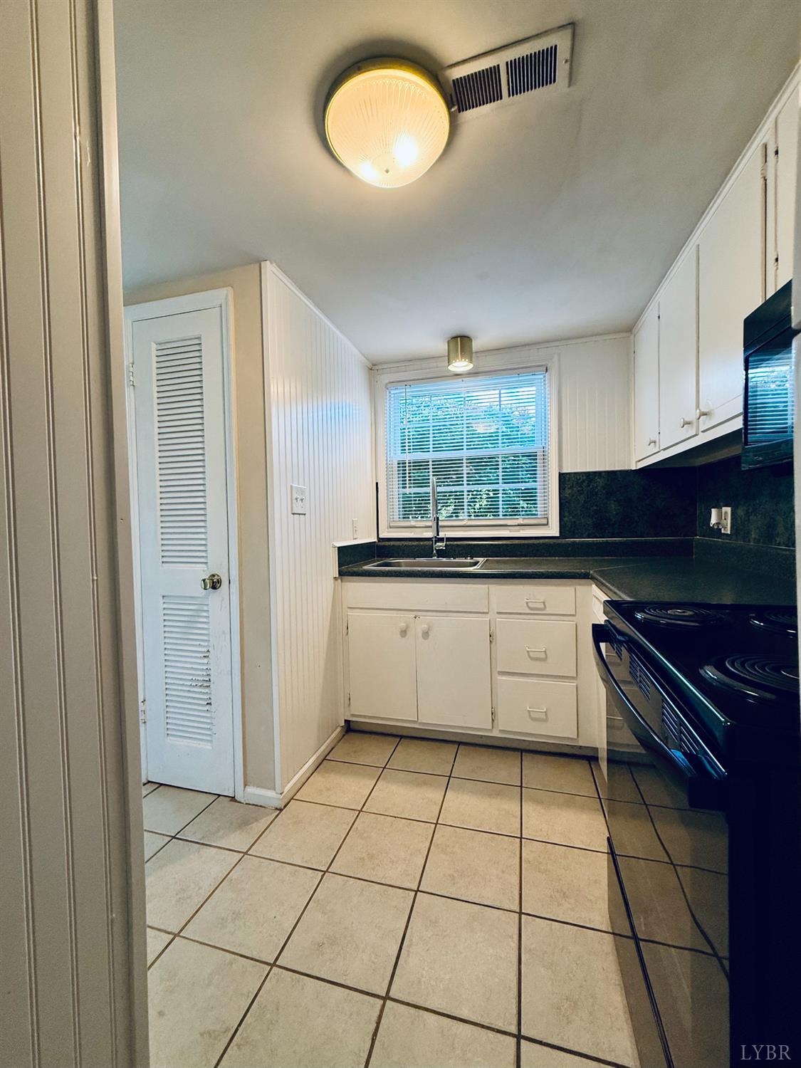 3101 Link Road, Unit 36 Lynchburg, VA 24503 - Photo 17 of 39 a kitchen with a stove a sink and a refrigerator