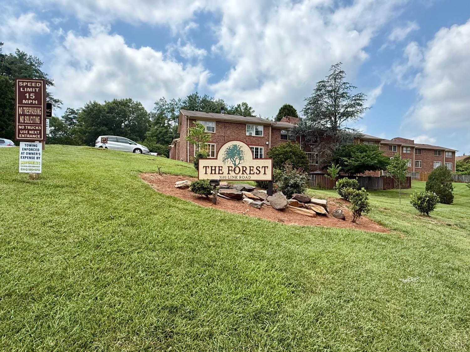 3101 Link Road, Unit 36 Lynchburg, VA 24503 - Photo 38 of 39 a view of a chair and table in the garden