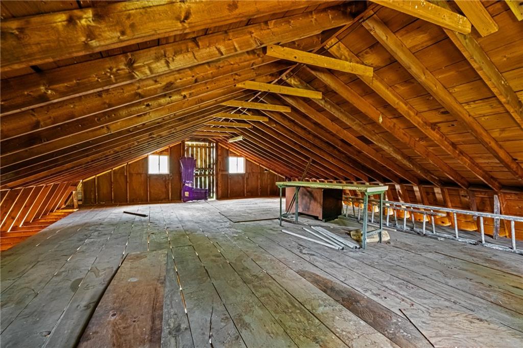 642 Wallace Run Road Beaver Falls, PA 15010 - Photo 4 of 34