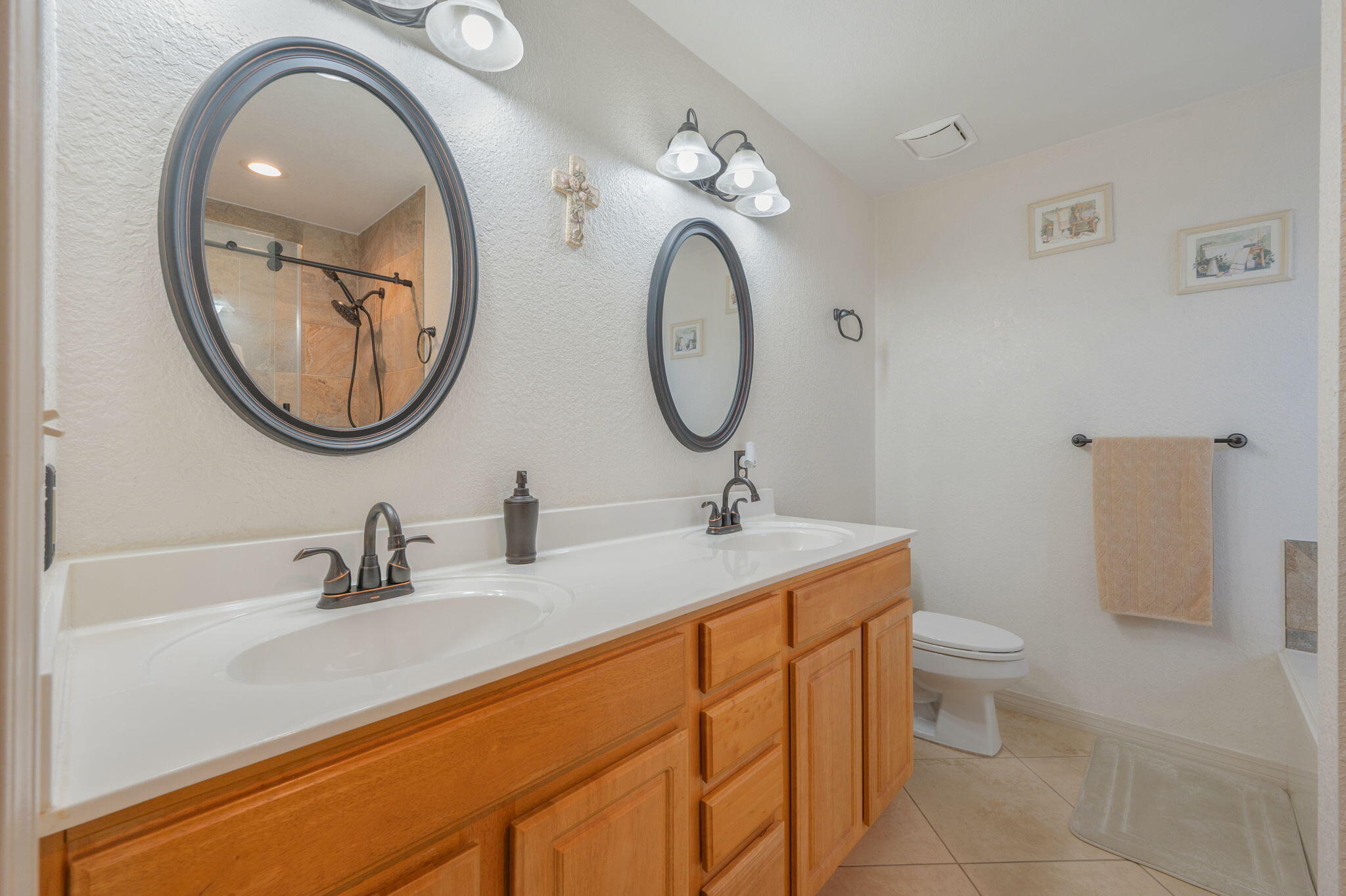 4216 Painter Branch Road Crestview, FL 32539 - Photo 22 of 38 Primary Bath