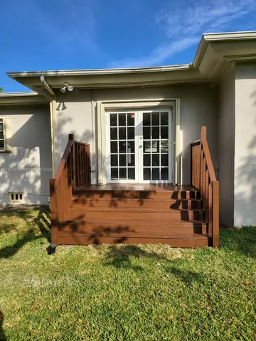 $4,600 | 2330 Southwest 31st Avenue, Miami, FL 33145