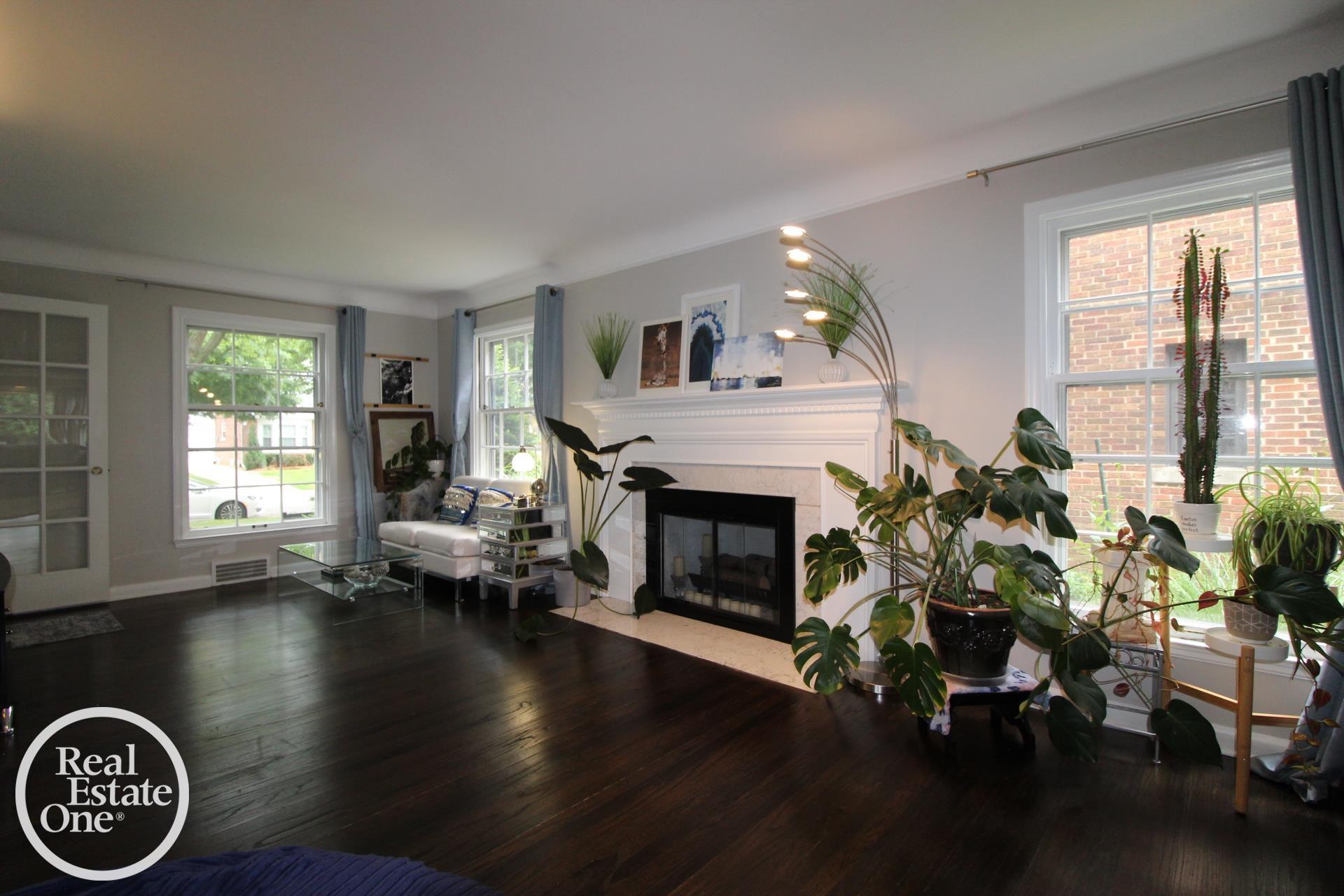 1337 Bishop Road Grosse Pointe, MI 48230 - Photo 6 of 52 50180881-3f1fefbf-b150-4b46-90a2-aa6ccb492fc2.JPG