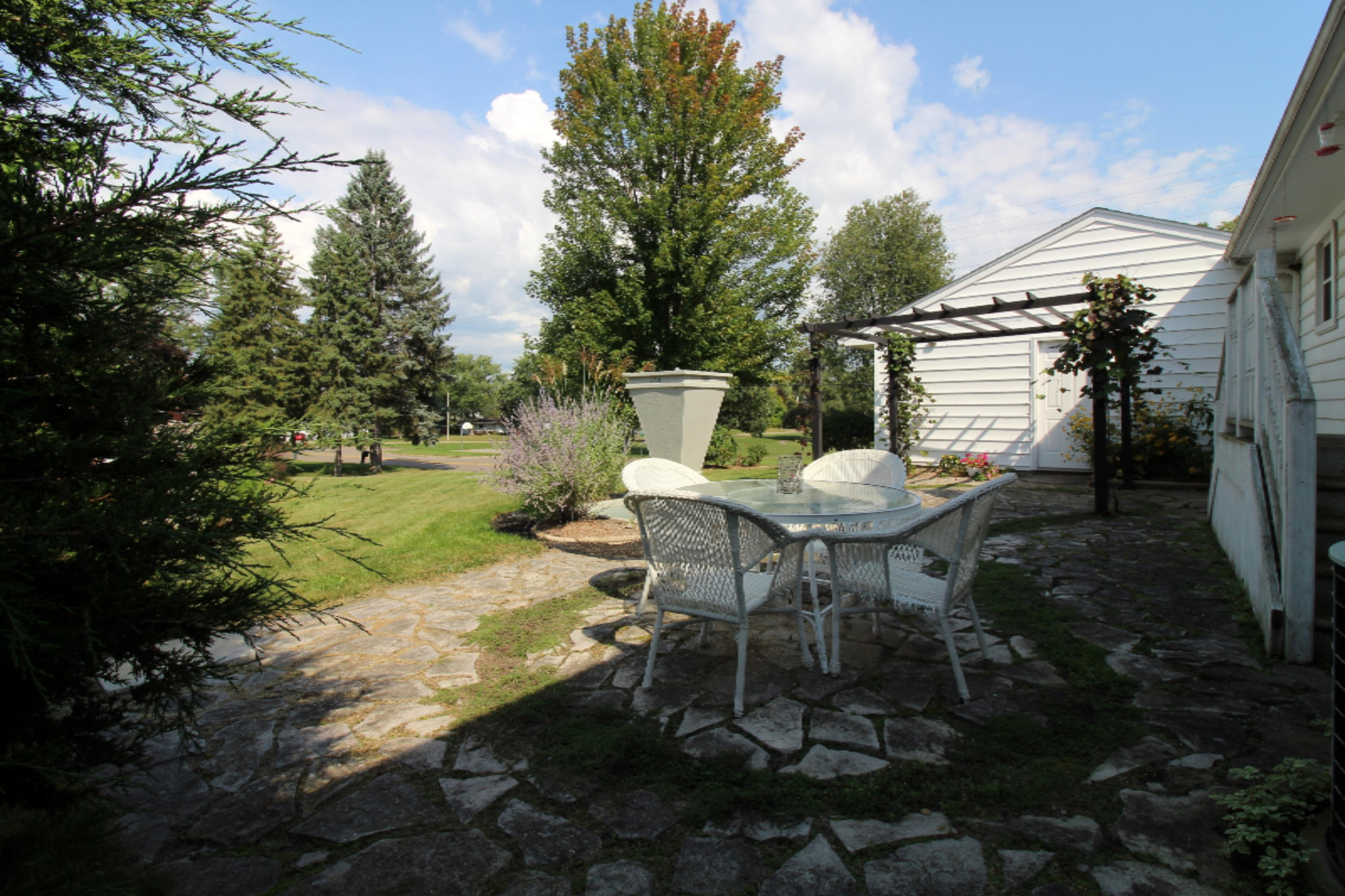 840 Upton Avenue Springfield, MI 49037 - Photo 12 of 16 Out1