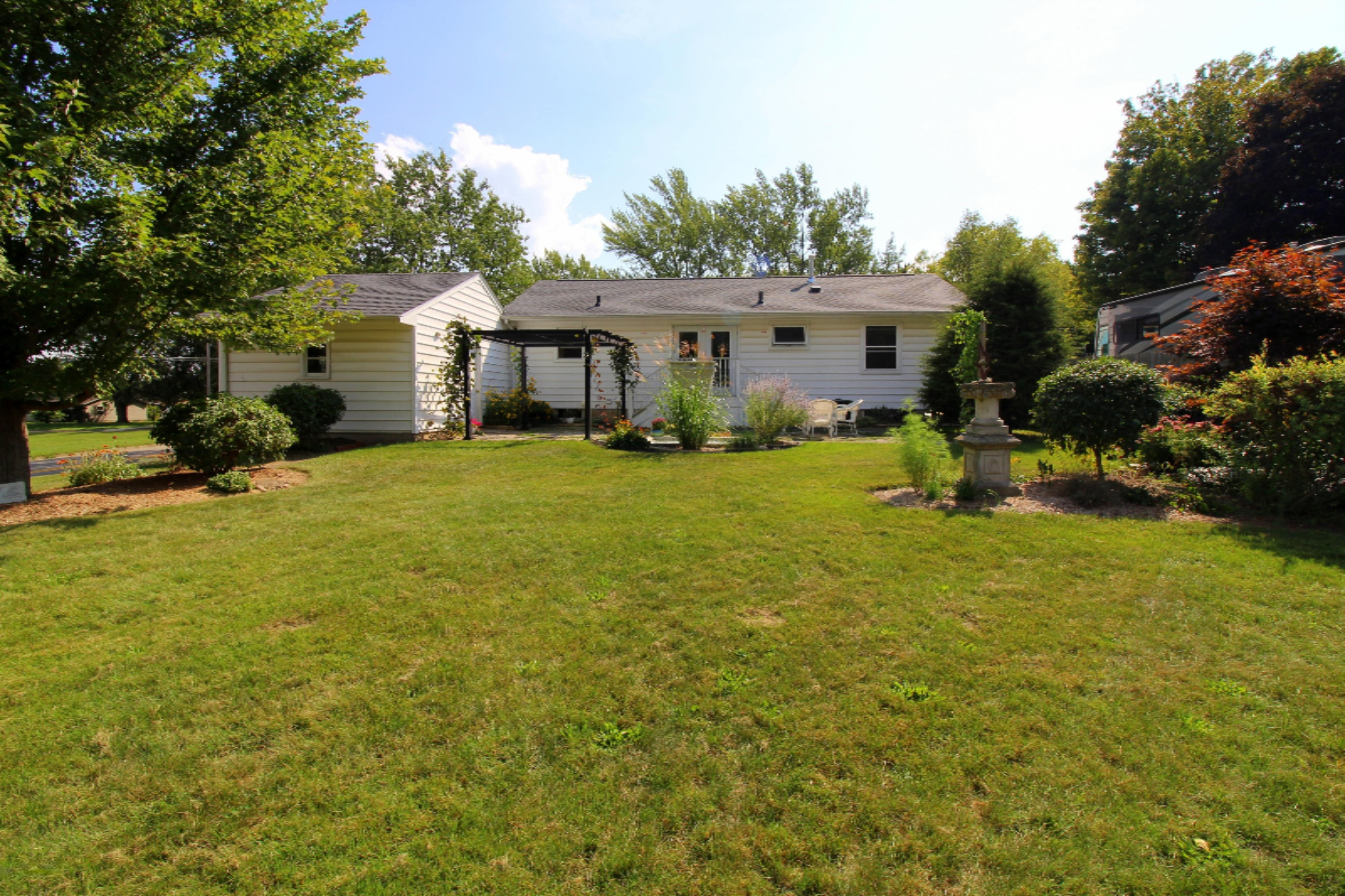 840 Upton Avenue Springfield, MI 49037 - Photo 14 of 16 Out3