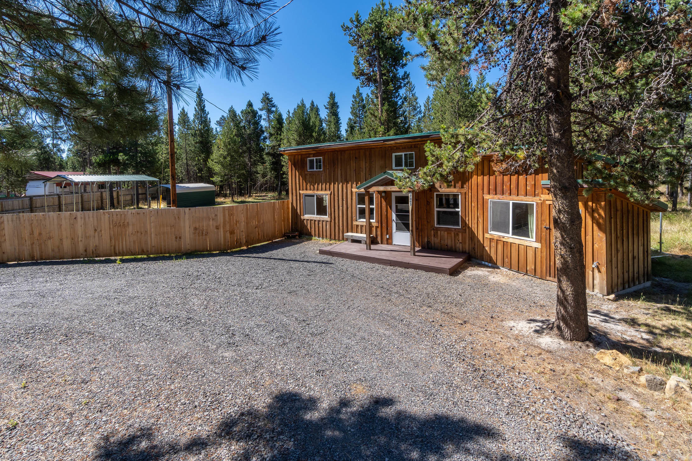 17095 Hermosa Road Bend, OR 97707 - Photo 3 of 24 Front