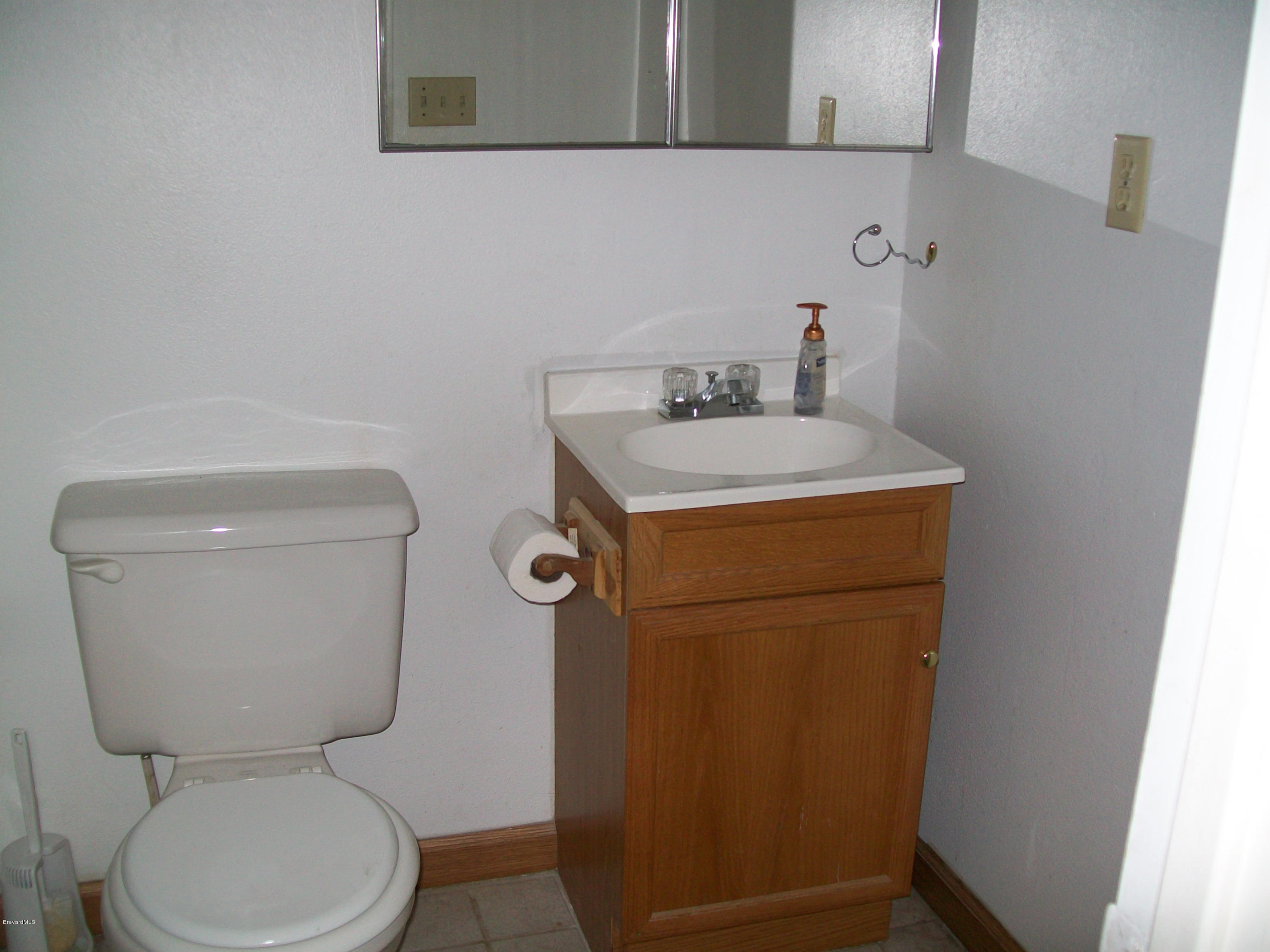 2777 Rheims Avenue Melbourne, FL 32935 - Photo 9 of 20 Guest bath