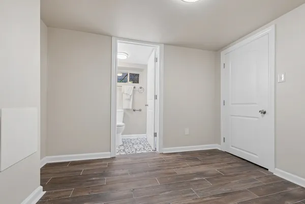 $2,400 | 9127 South Essex Avenue, Chicago, IL 60617