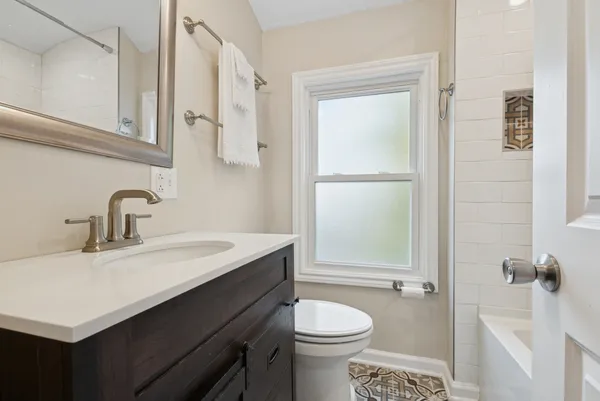 $2,400 | 9127 South Essex Avenue, Chicago, IL 60617