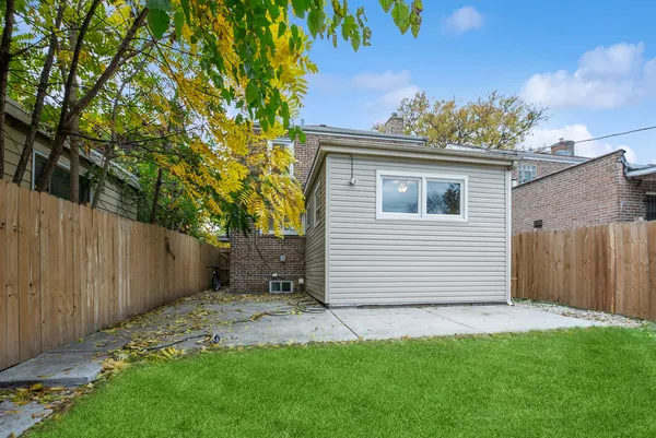 $2,400 | 9127 South Essex Avenue, Chicago, IL 60617