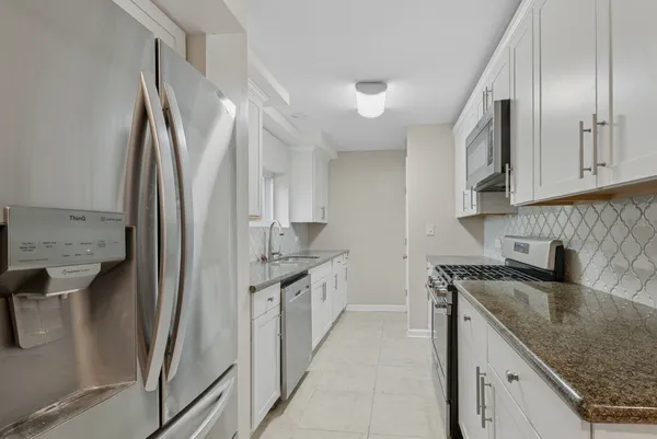 $2,400 | 9127 South Essex Avenue, Chicago, IL 60617