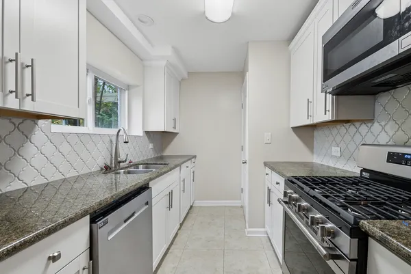 $2,400 | 9127 South Essex Avenue, Chicago, IL 60617