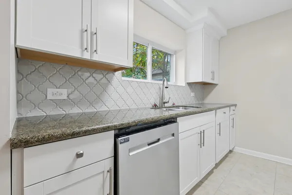 $2,400 | 9127 South Essex Avenue, Chicago, IL 60617