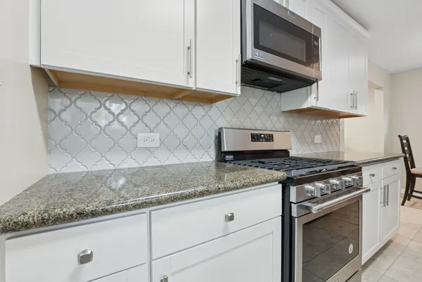 $2,400 | 9127 South Essex Avenue, Chicago, IL 60617