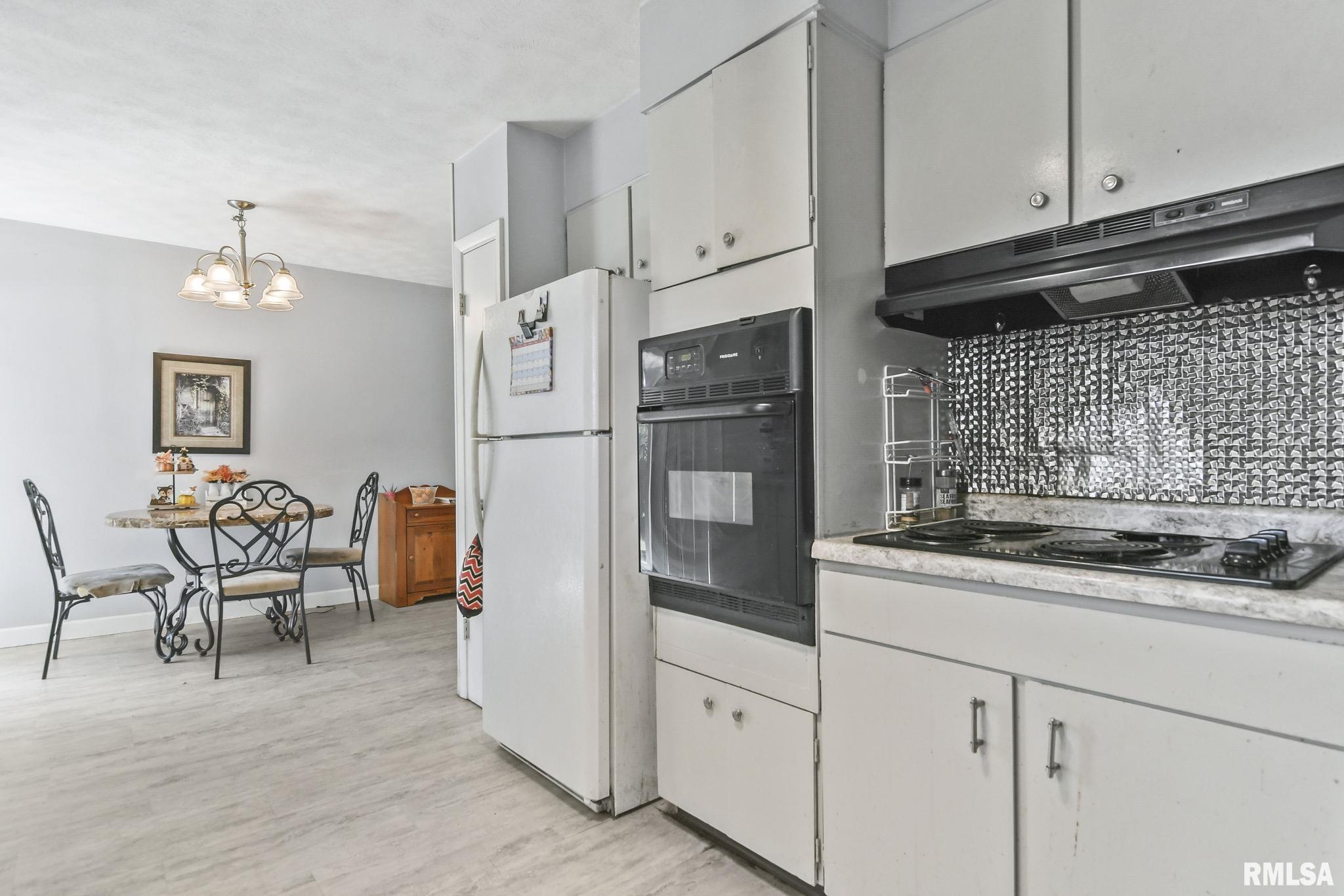 2736 Queensway Road Springfield, IL 62703 - Photo 8 of 24