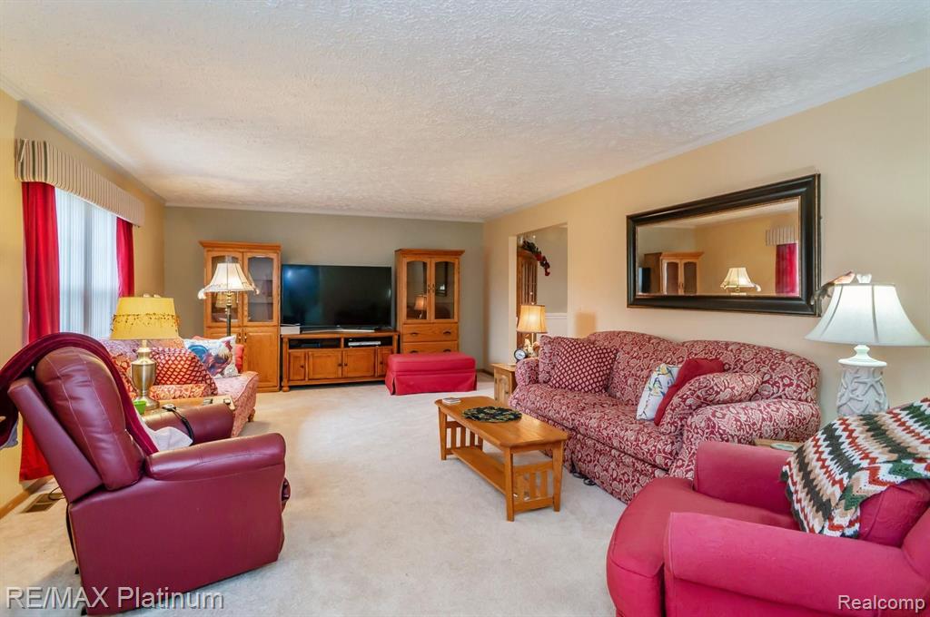 727 North Hacker Road Howell, MI 48843 - Photo 4 of 28